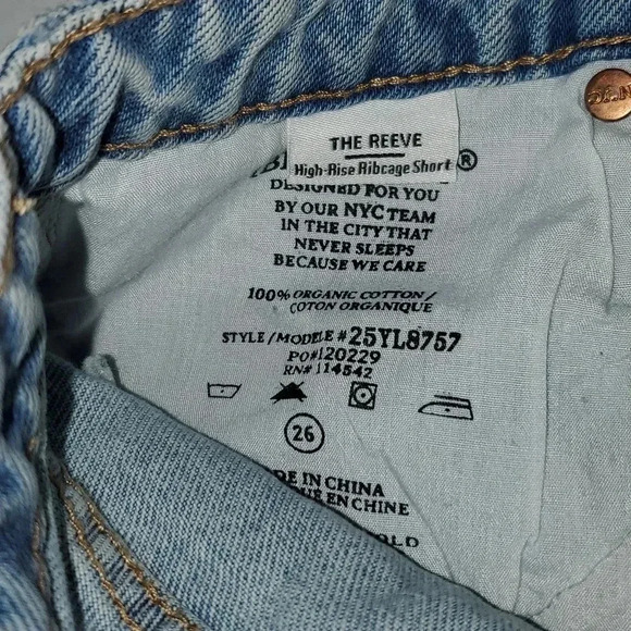 BLANK NYC Light Wash High Rise Ribcage Jean Shorts Size 26 NWT Cut Off - Picture 11 of 14